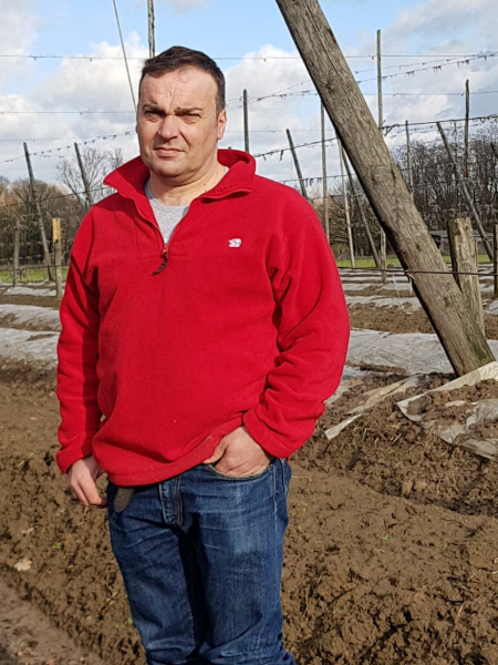 Luc op veld hopscheuten